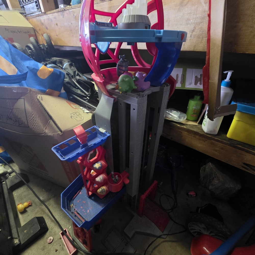 MATE the Label Colorful Action Tower Playset
